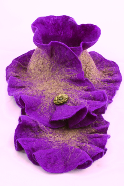 Ruffled Neck-Piece ‘Jane’... Ruffled Neck-Piece ‘Jane’...