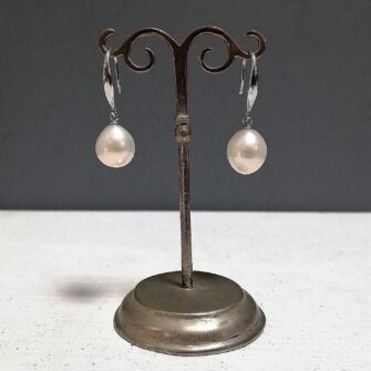 Cream Pearl Earrings