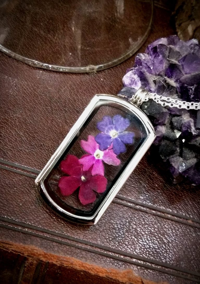 Three Flower Locket Three Flower Locket