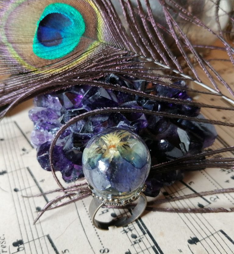 Pansy Resin Ring